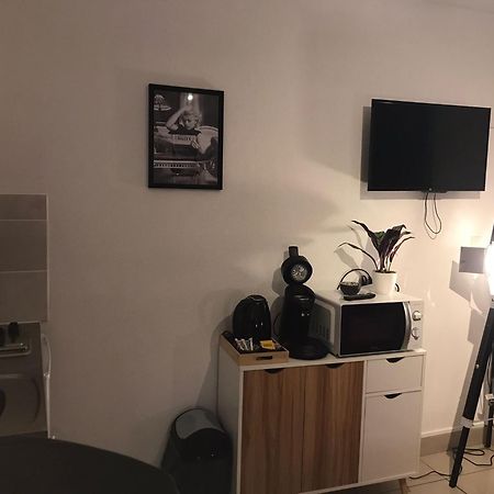 Studio Monroe Алансон Экстерьер фото
