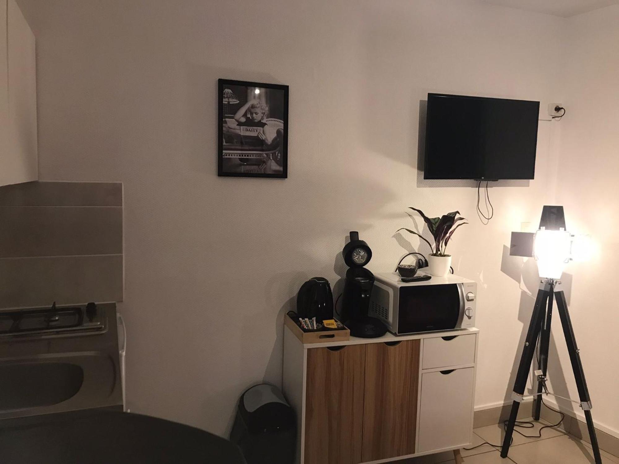 Studio Monroe Алансон Экстерьер фото